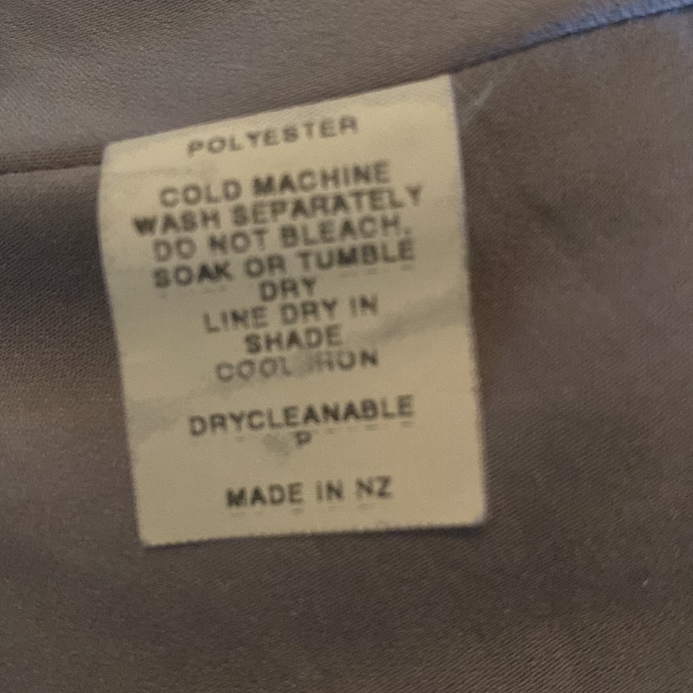 Moochi from New Zealand stunning silver dress with gorgeous lining. - Picture 13 of 13